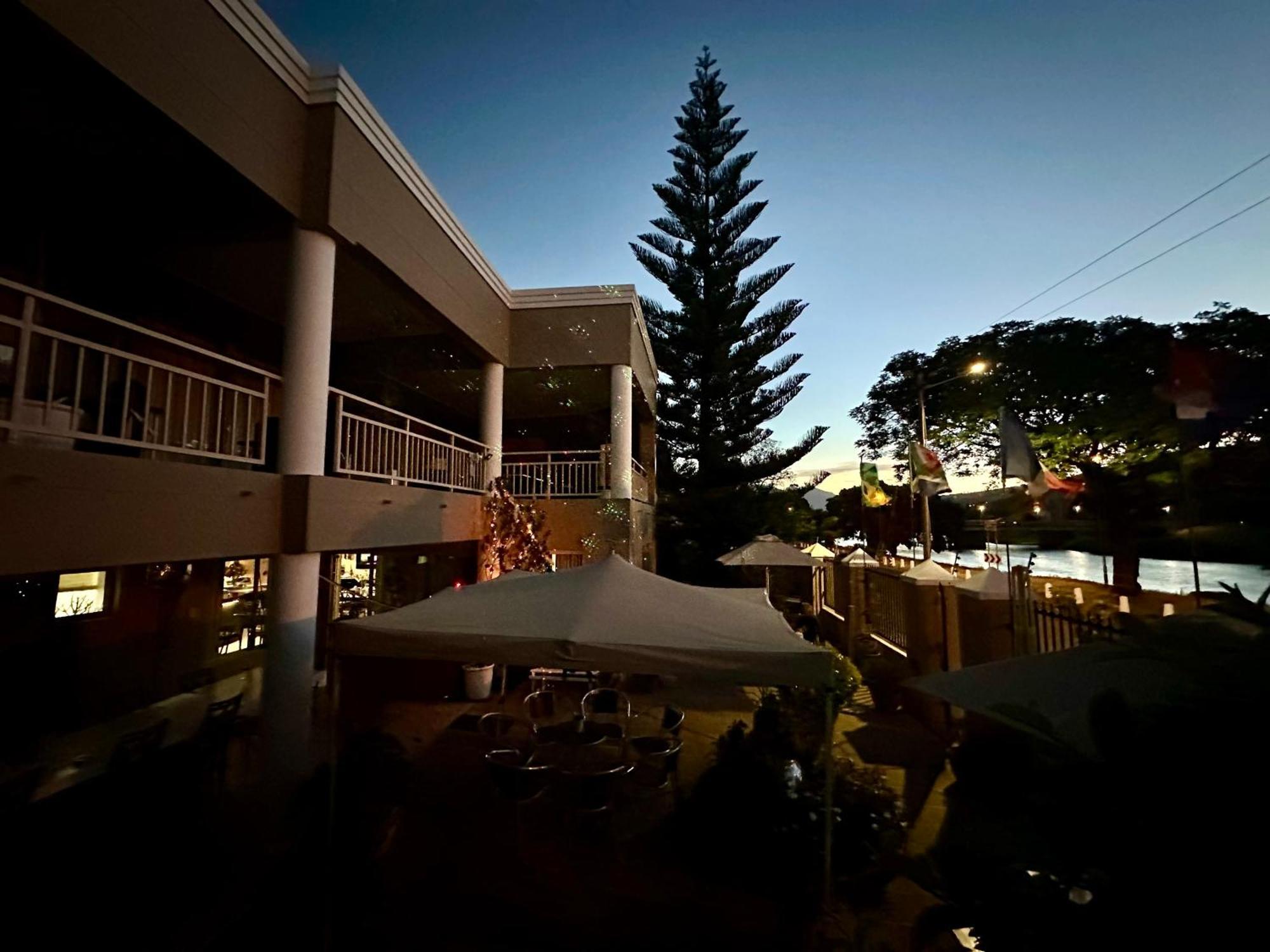 Sunset Boulevard Riverlodge 帕尔 外观 照片